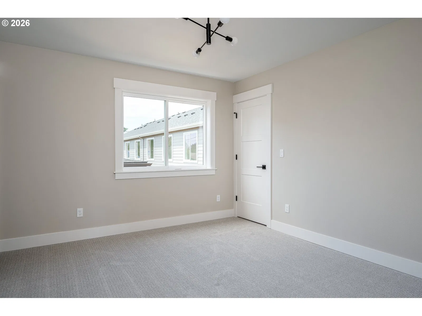 8427 NE Hassalo St, Portland, OR 97220 — photograph 28