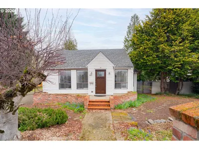 Home at 516 26th St, Washougal, Wa 98671