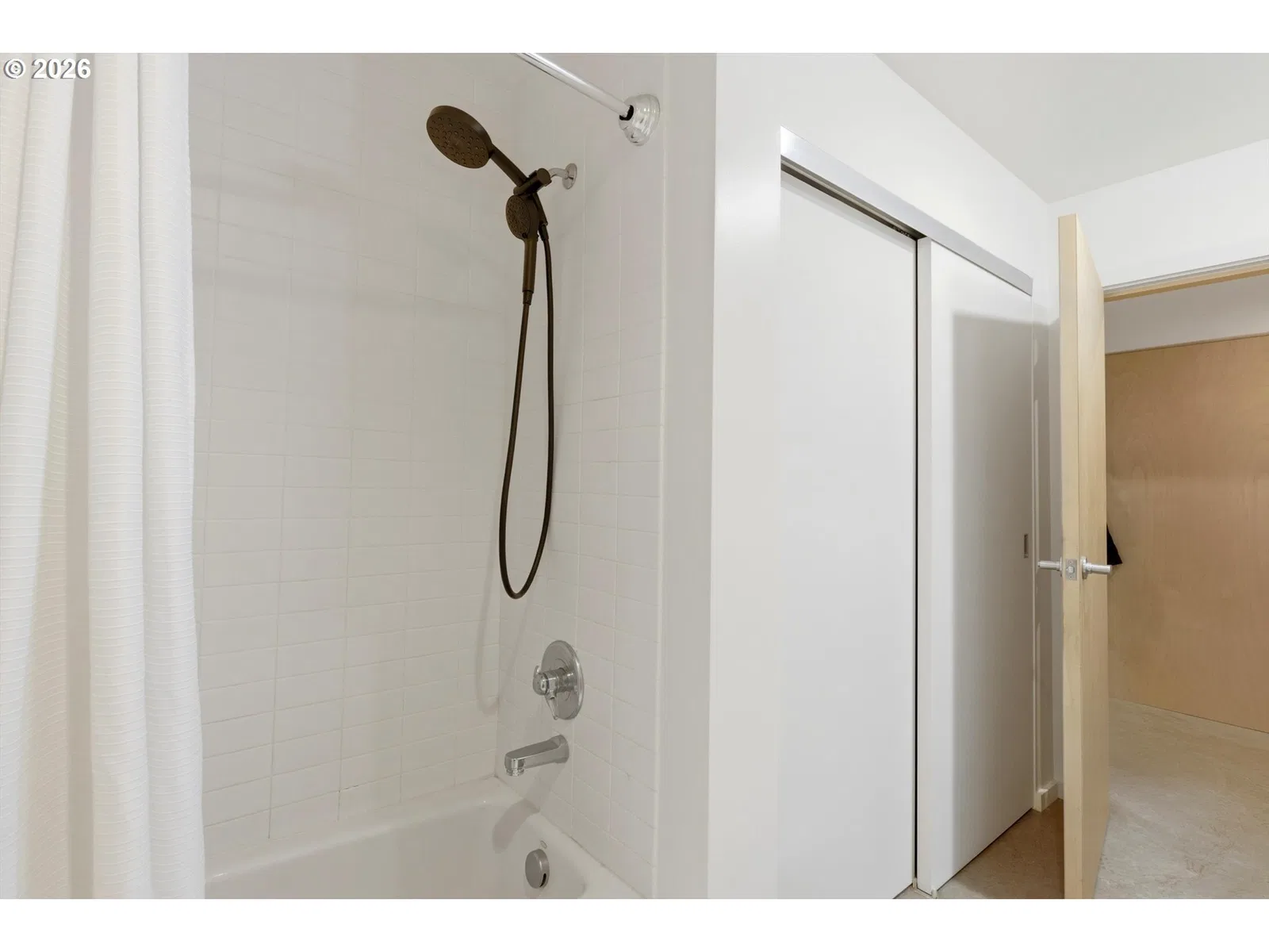 915 SE 35th Ave 205, Portland, OR 97214 — photograph 17