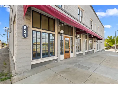 Home at 723 SE Pine St, Roseburg, OR 97470