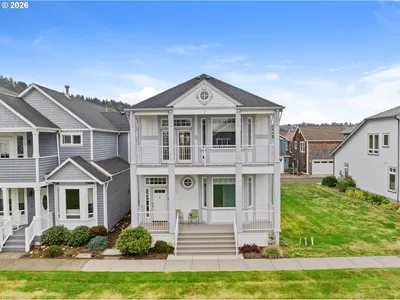 Home at 250 Round House Rd, Astoria, OR 97103
