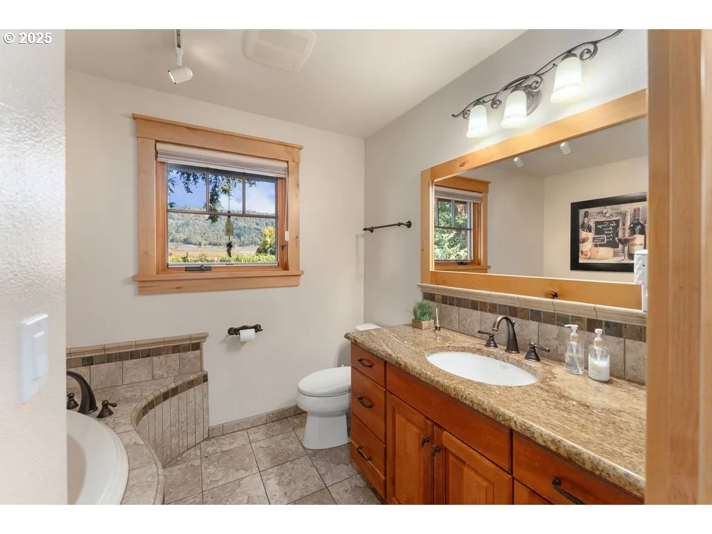 8690 Lookingglass Rd, Roseburg, OR 97471 — photograph 18