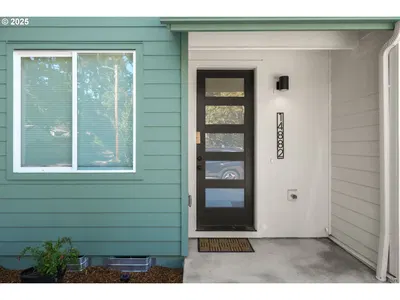 Condominium at 14882 NE Couch St 14, Portland, OR 97230
