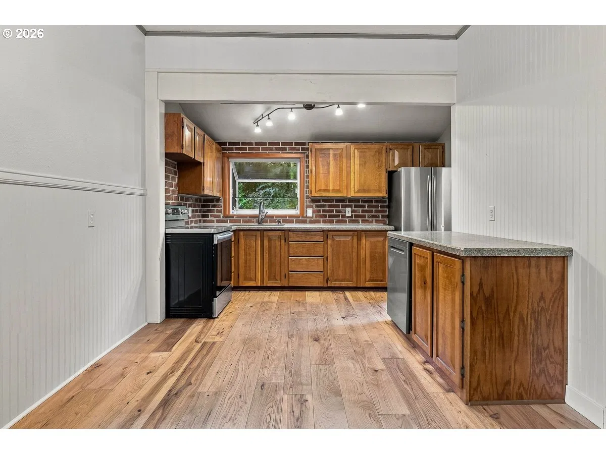 5753 SW Vermont St, Portland, OR 97219 — photograph 11