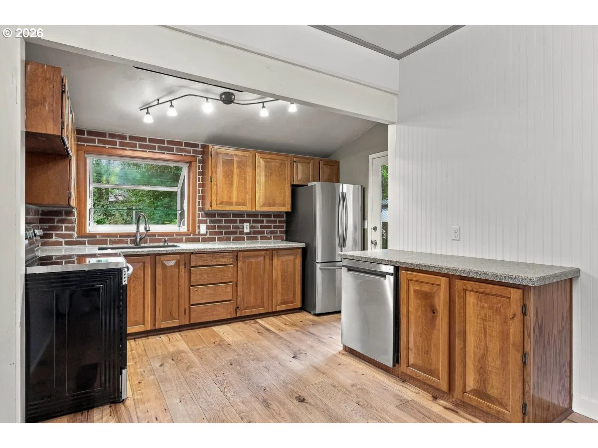 5753 SW Vermont St, Portland, OR 97219 — photograph 13