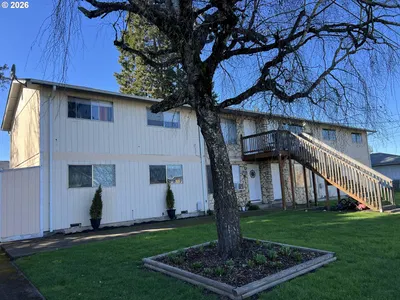 Home at 1920 SE Jefferson St SE, Albany, OR 97322
