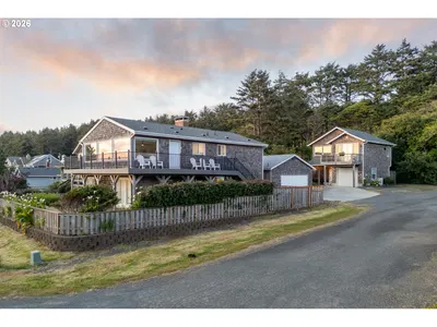 Home at 3087 S Hemlock St, Cannon Beach, OR 97110 (Sold)