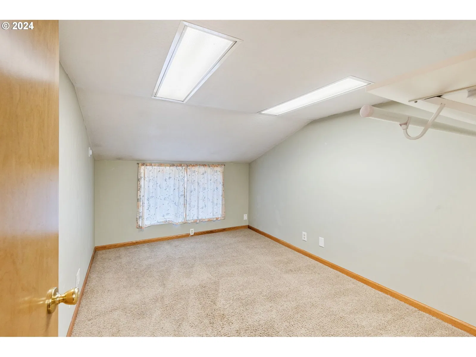 547 Oakdale Dr, Medford, OR 97501 — photograph 41