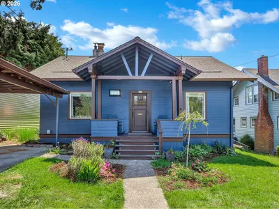 Home at 637 Niagara Ave, Astoria, OR 97103