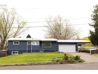 Home at 410 F Ave, La Grande, OR 97850 (Pending)