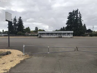 Home at 378 S Hwy 99, Junction City, OR 97448