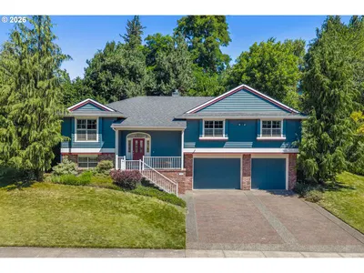 Home at 3690 Arrowhead Ave, Hood River, OR 97031