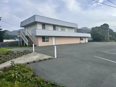 Home at 94181 4th St, Gold Beach, OR 97444