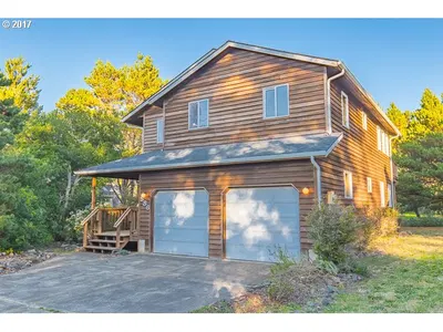 586 Third St, Manzanita, OR 97130 — photograph 1