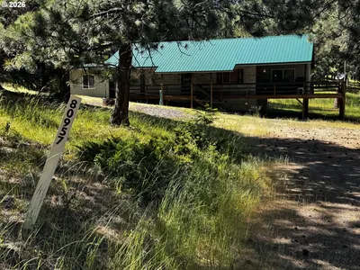 Home at 80957 Bear Ln, Heppner, OR 97836