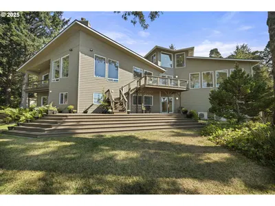 Home at 94270 Mound Way, Gold Beach, OR 97444
