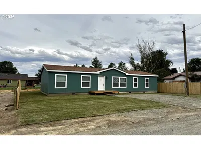 Home at 1640 14th St, Baker City, OR 97814 (Pending)