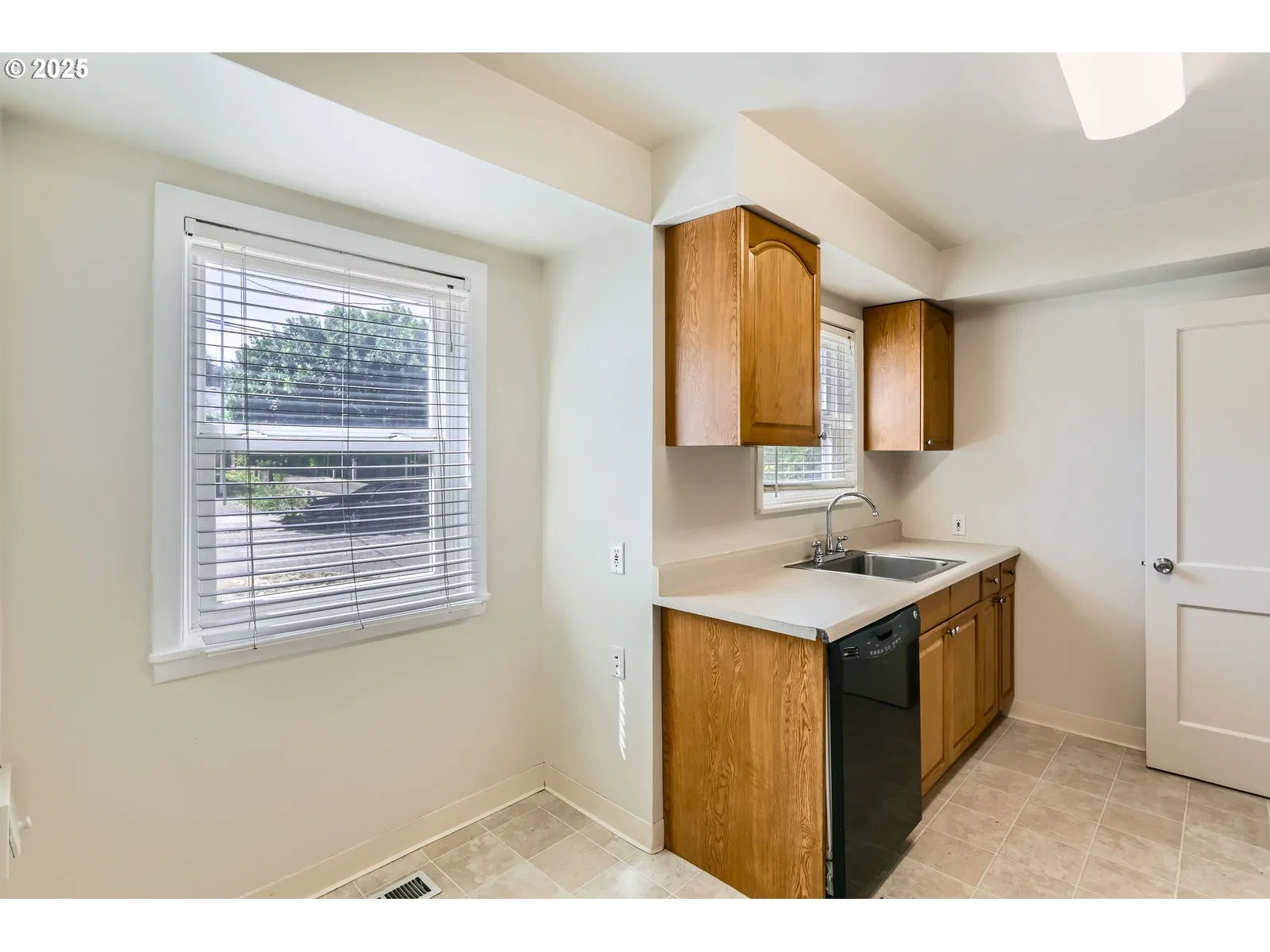 5326 SE 18th Ave, Portland, OR 97202 — photograph 8