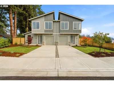 Home at 1421 NE 18th St, McMinnville, OR 97128