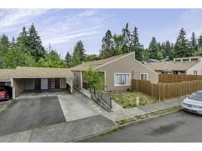 Home at 1426 Village Park Pl, West Linn, OR 97068