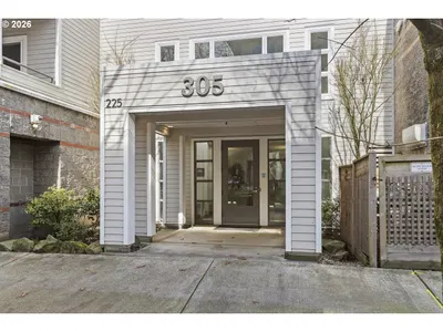 Condominium at 305 S Montgomery St 508, Portland, OR 97201 (Pending)