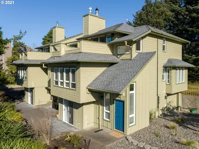 3531 S Hemlock St, Cannon Beach, OR 97110 — photograph 1