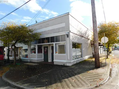 Home at 502 Spruce St, Myrtle Point, OR 97458