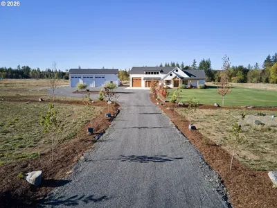 Home at 422 Park Rd, Winlock, Wa 98596