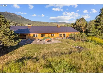 Home at 69568 Heritage Ln, Cove, OR 97824