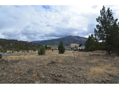 Land at 2700 Elkview Dr, Canyon City, OR 97820