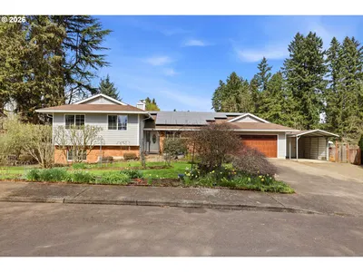 Home at 2055 SE Oak Crest Dr, Hillsboro, OR 97123 (Pending)