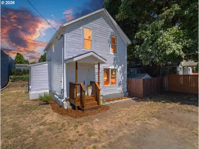 Home at 1108 W 14th St, Vancouver, Wa 98660