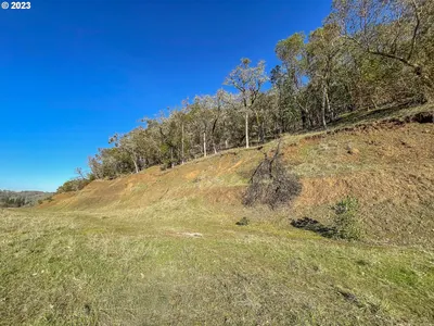 Land at 647 North View Dr, Winchester, OR 97495
