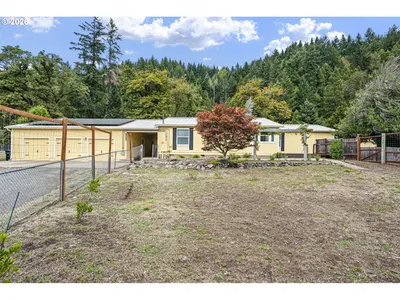 Home at 47849 W 2nd St, Oakridge, OR 97463