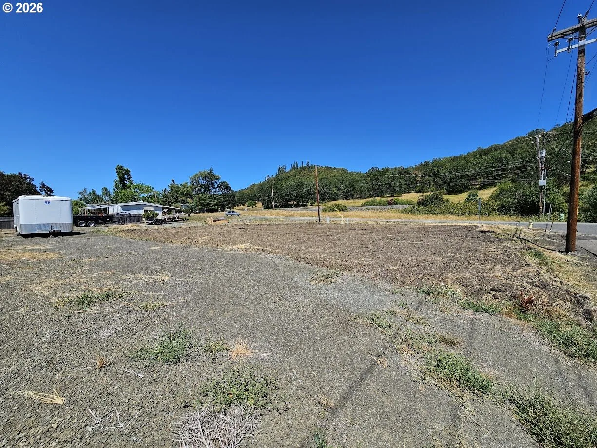 3598 Hooker Rd, Roseburg, OR 97470 — photograph 9