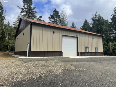 Home at 5129 N Loftus Rd, Florence, OR 97439