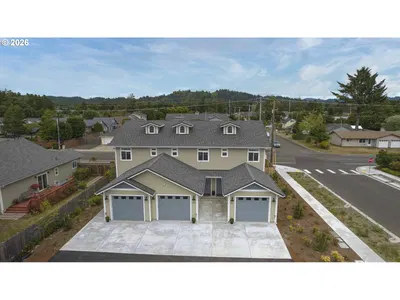 Home at 1593 37th St, Florence, OR 97439
