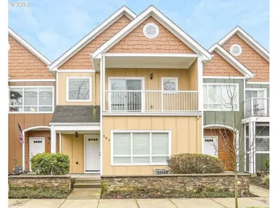 Home at 384 Market St, Salem, OR 97301