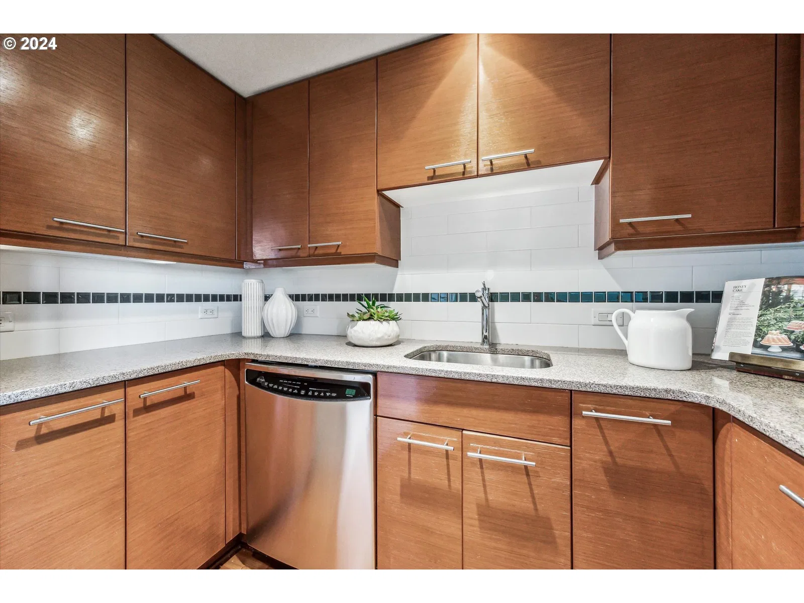 1500 SW 11th Ave 2105, Portland, OR 97201 — photograph 9
