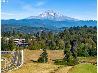 Home at 16370 Bell St, Sandy, OR 97055