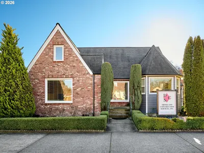 Home at 285 NE 3rd Ave, Canby, OR 97013