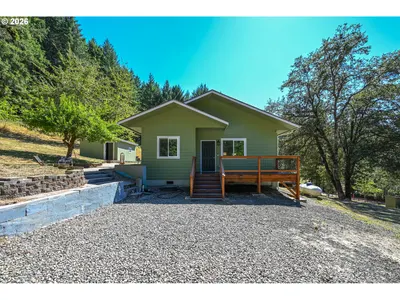 Home at 295 Wolf Valley Dr, Umpqua, OR 97486
