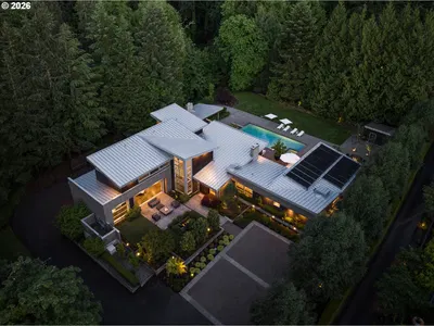 Home at 1510 S Buddington St, Portland, OR 97219