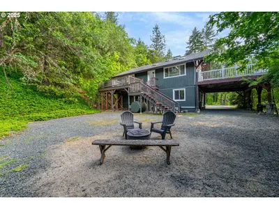 Home at 988 Savage Creek Rd, Grants Pass, OR 97527
