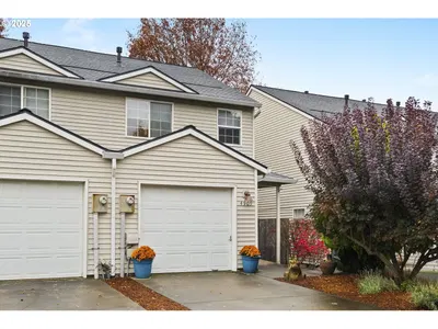 Home at 4909 NE Holman St, Portland, OR 97218 (Pending)
