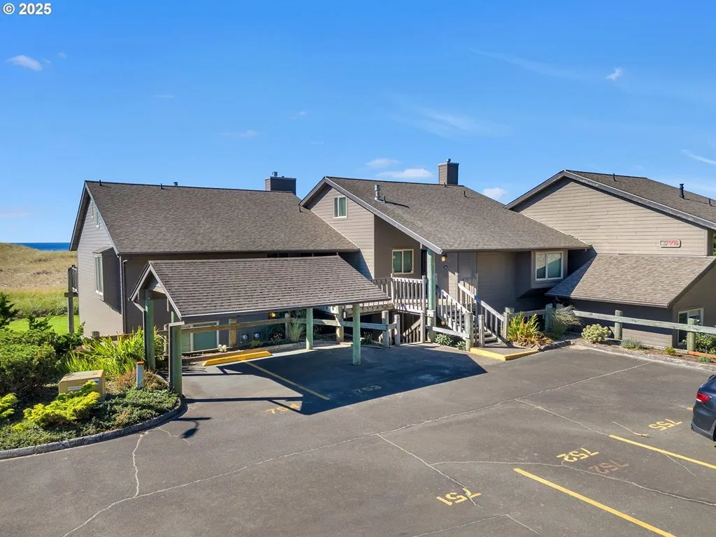 753 N Breakers Point Dr 753, Cannon Beach, OR 97110 — photograph 35