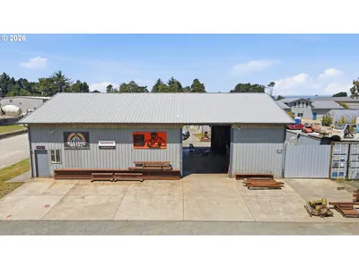 Home at 55374 Rosa Rd, Bandon, OR 97411