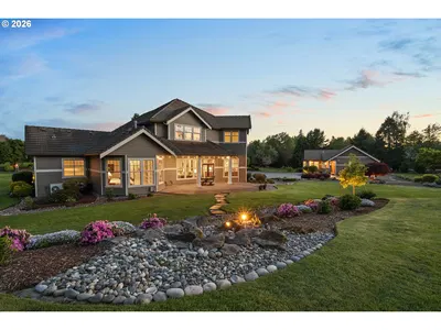 Home at 10000 NE 114th Cir, Vancouver, Wa 98662
