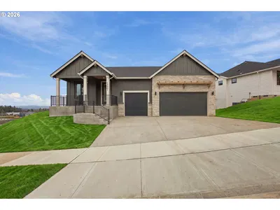 Home at 15001 Pomidor Pl, Oregon City, OR 97045