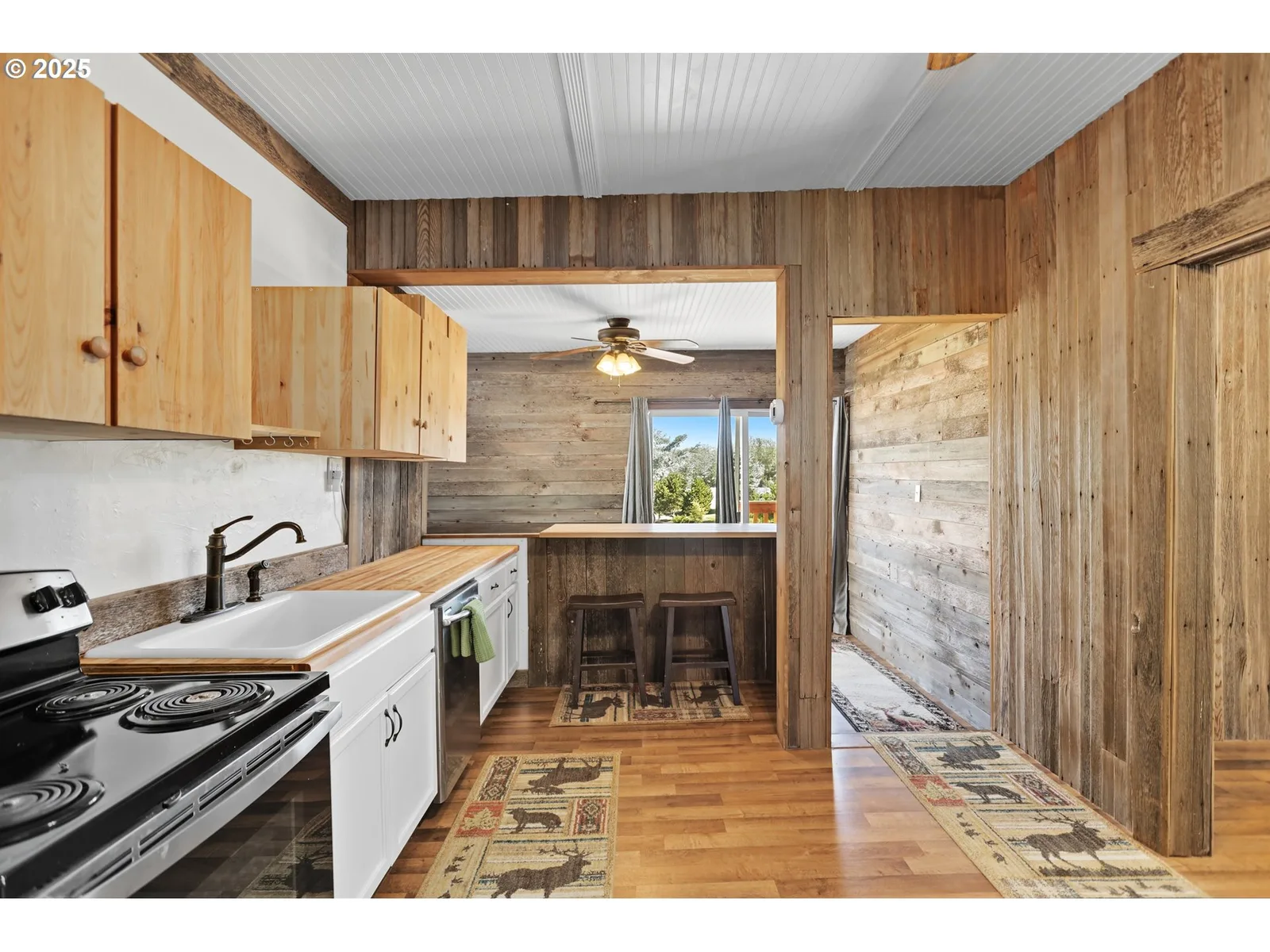 407 SW Fourth St, Grass Valley, OR 97029 — photograph 13